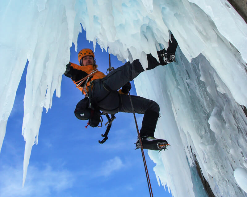 eisklettern-mit-bergfuehrer-von-alpinschule-bergpuls-10