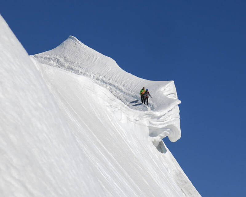 biancograt-mit-bergfuehrer-von-alpinschule-bergpuls-1-1