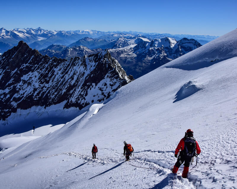 alphubel-und-dom-mit-bergfuehrer-von-alpinschule-bergpuls