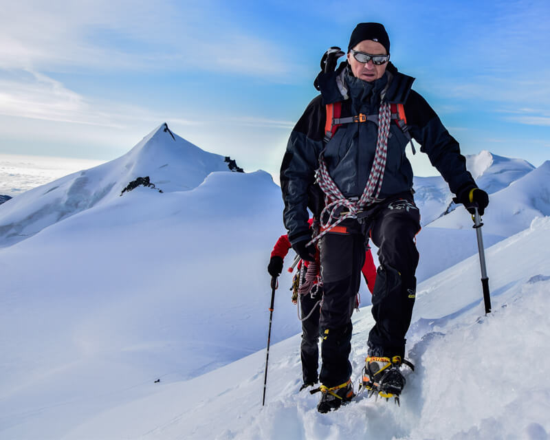 alphubel-und-dom-mit-bergfuehrer-von-alpinschule-bergpuls-4